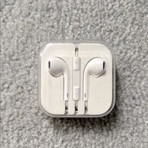Apple White Wired Earphones with Case
